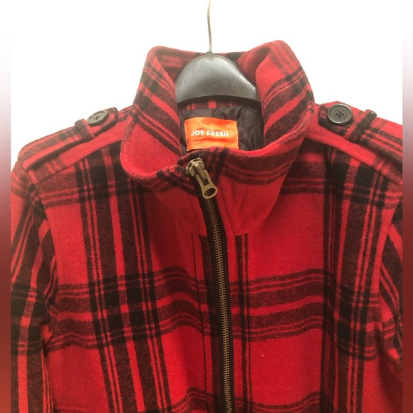 Stylish modern take on classic lumberjacket - Picture 2 of 5